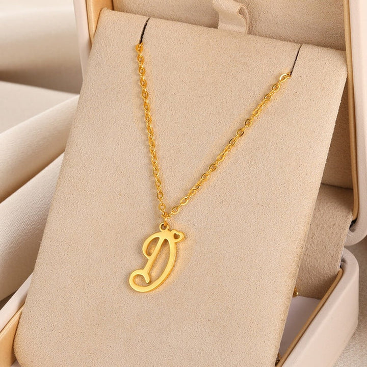 Collares con colgante de inicial