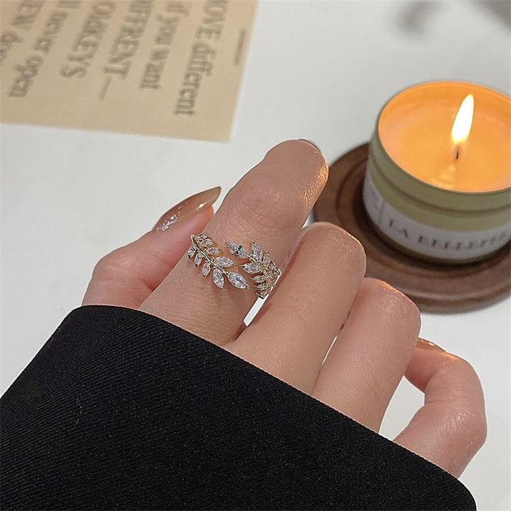 Anillo de corona con circonitas chapado