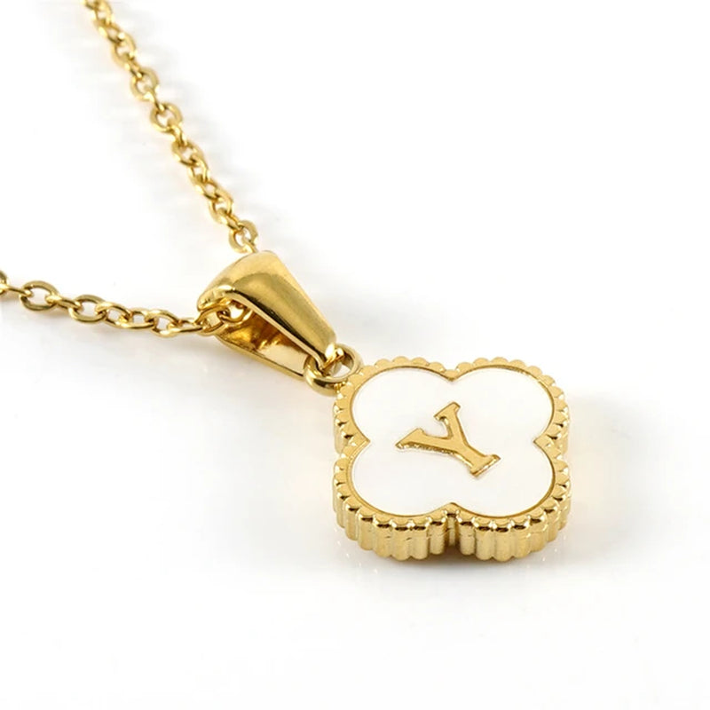 Collar de inicial en forma