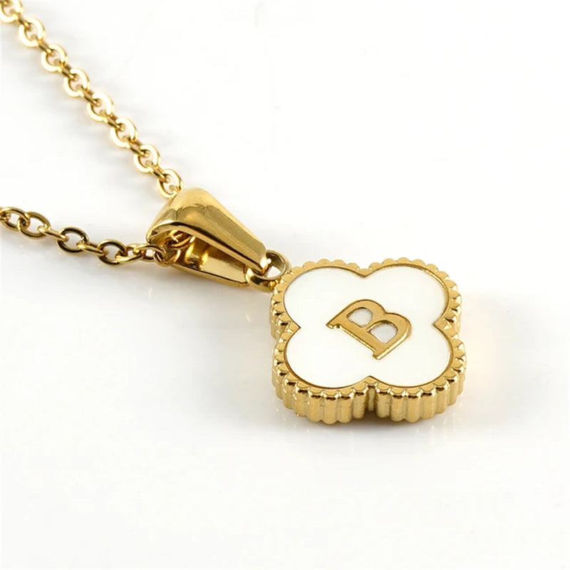 Collar de inicial en forma