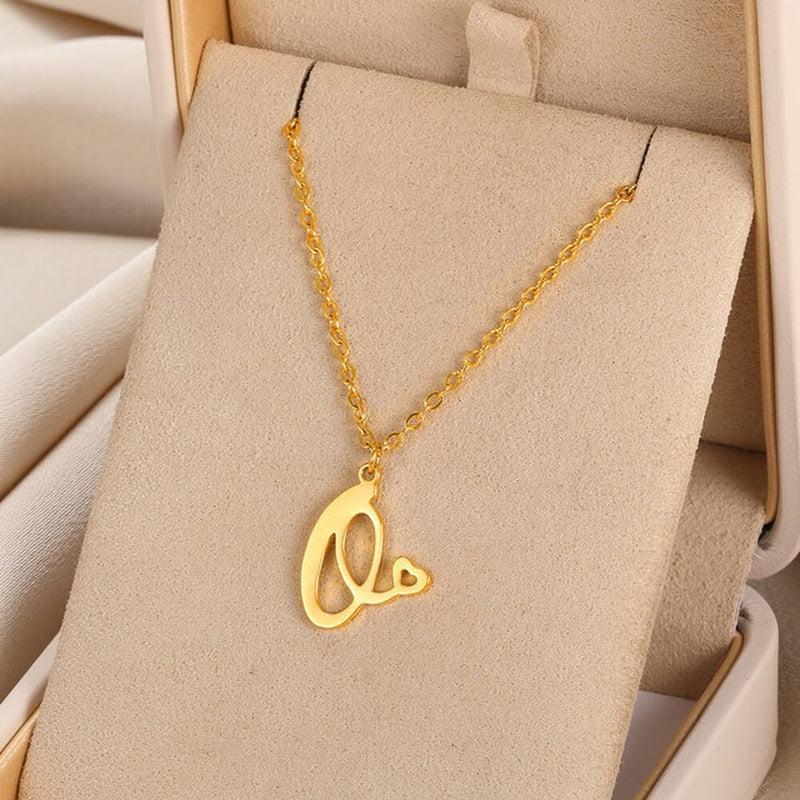 Collares con colgante de inicial