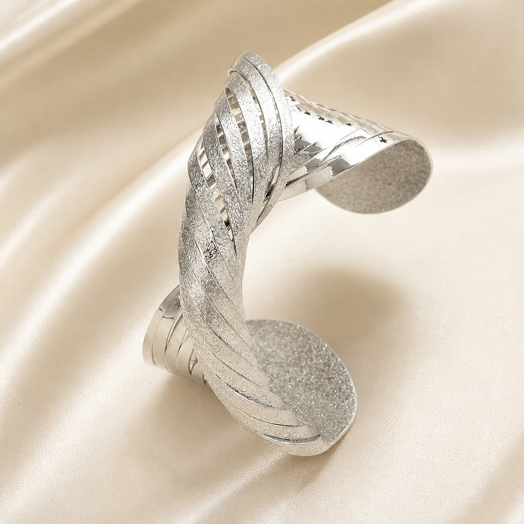 Brazalete Rígido Retorcido Oro Blanco Mate
