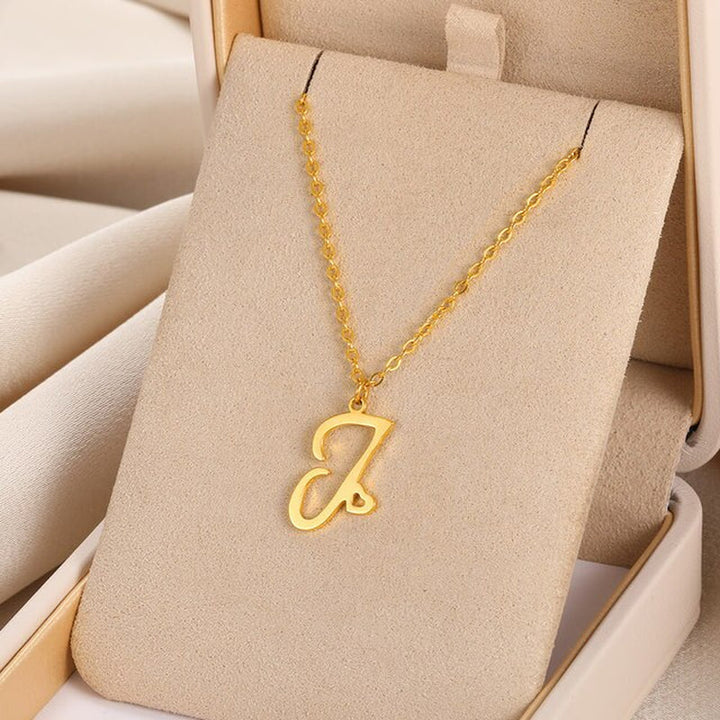 Collares con colgante de inicial