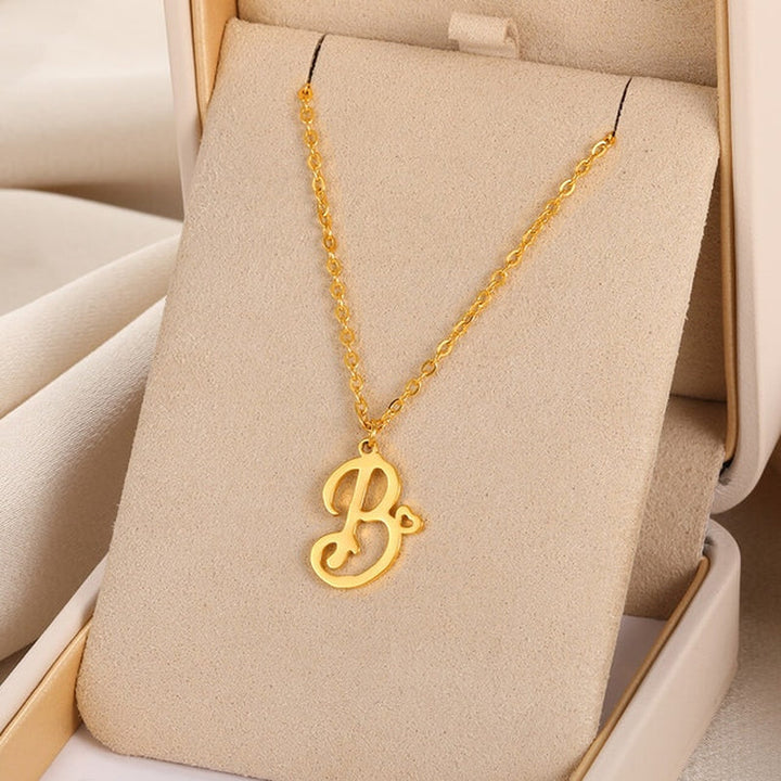 Collares con colgante de inicial
