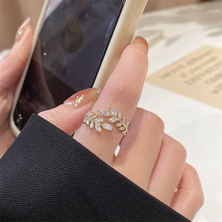 Anillo de corona con circonitas chapado