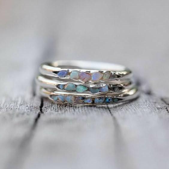 Anillo Plateado con Piedras Azules