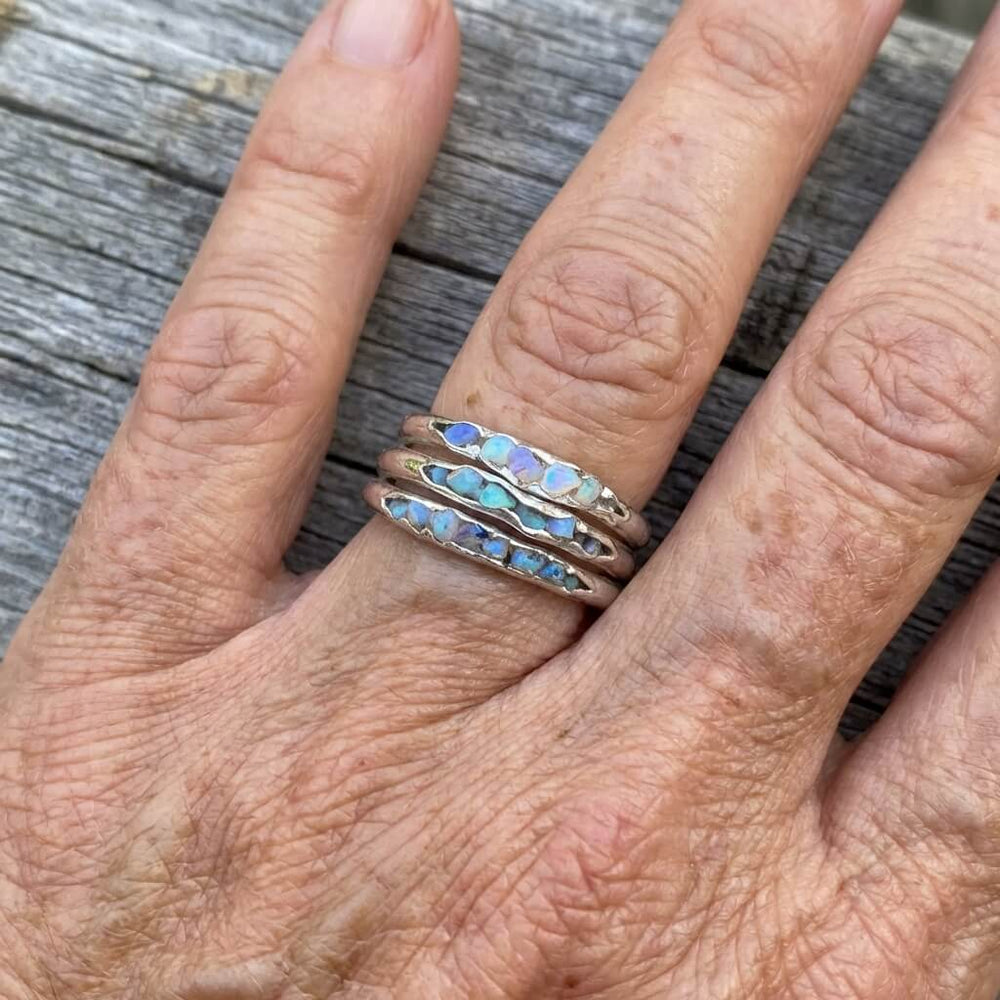 Anillo Plateado con Piedras Azules