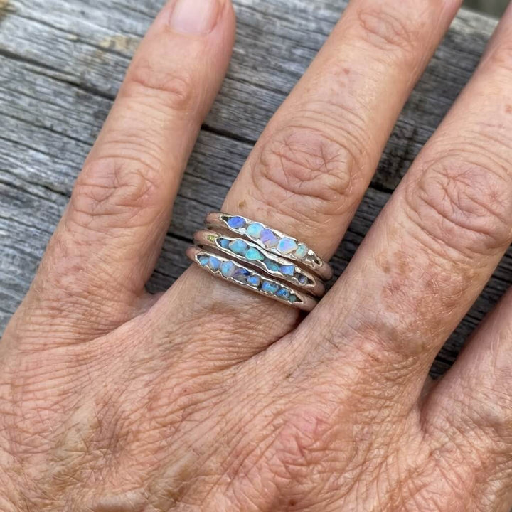 Anillo Plateado con Piedras Azules