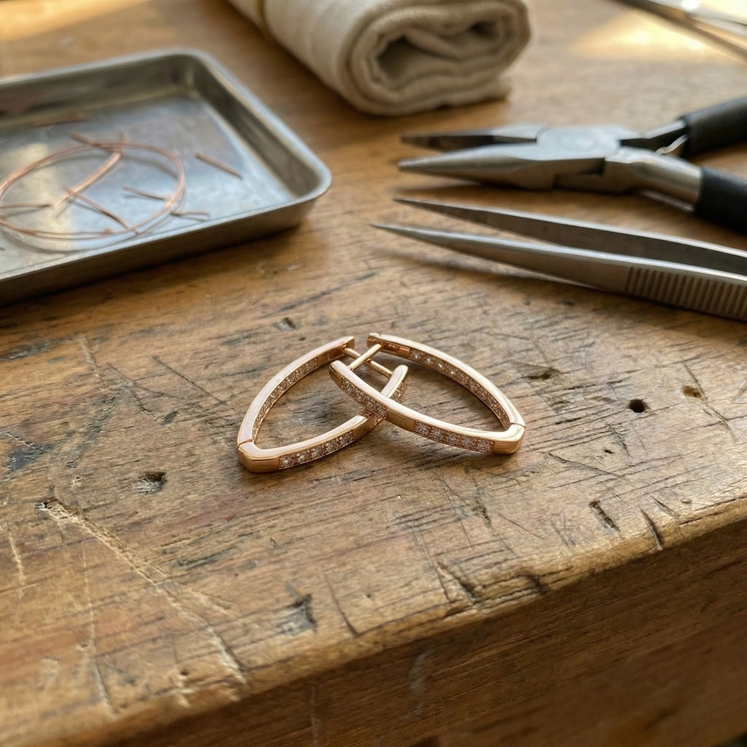 Pendientes Elegantes en Zirconia Dorada