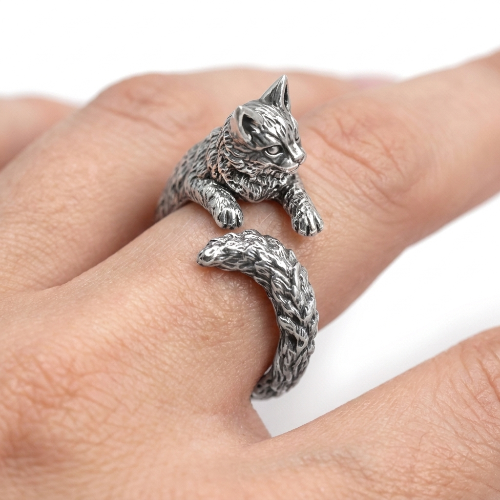 Anillo gato gótico ajustable, otro ángulo