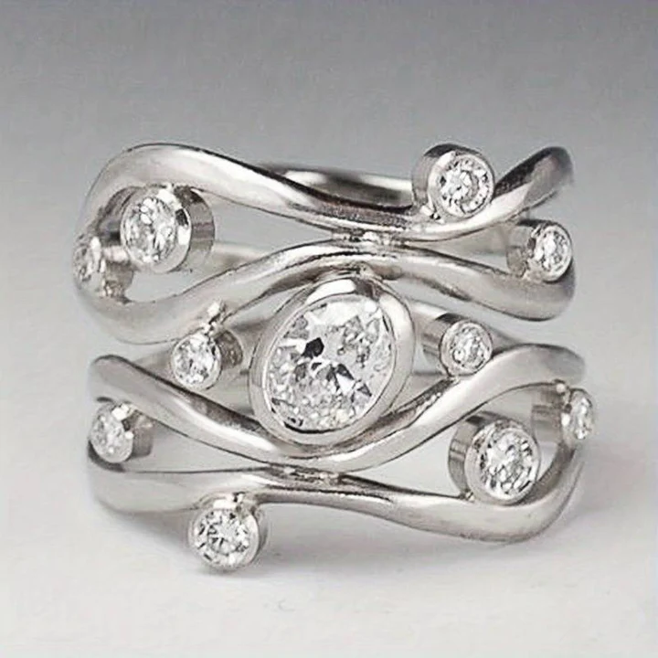 Anillo Vintage Irregular con Circonitas