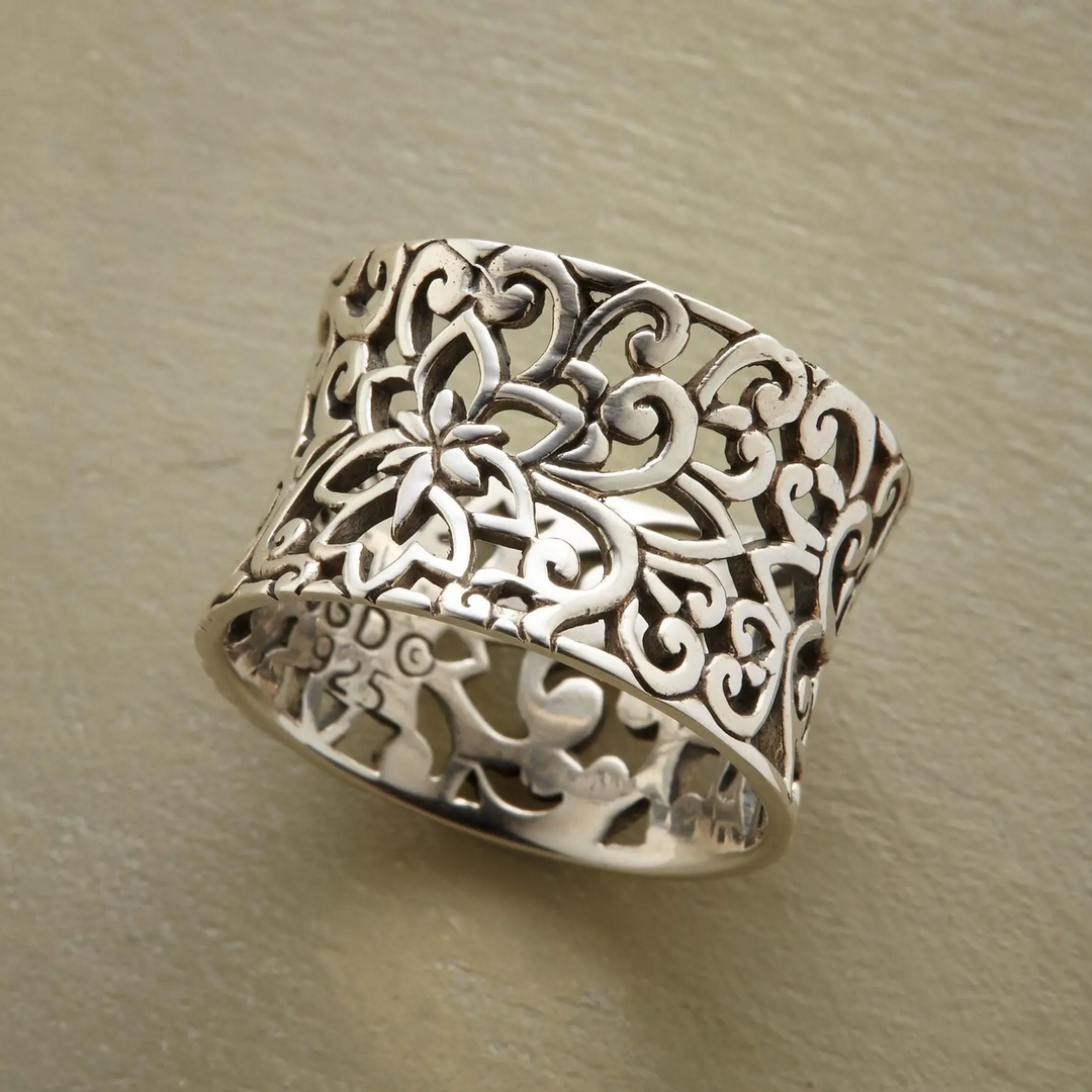 Anillo Plateado Calado Vintage