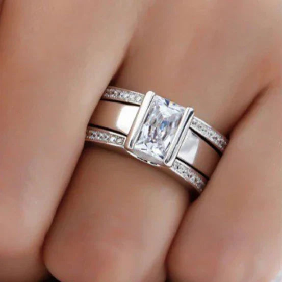 Anillo Antiguo con Cristal Incrustado