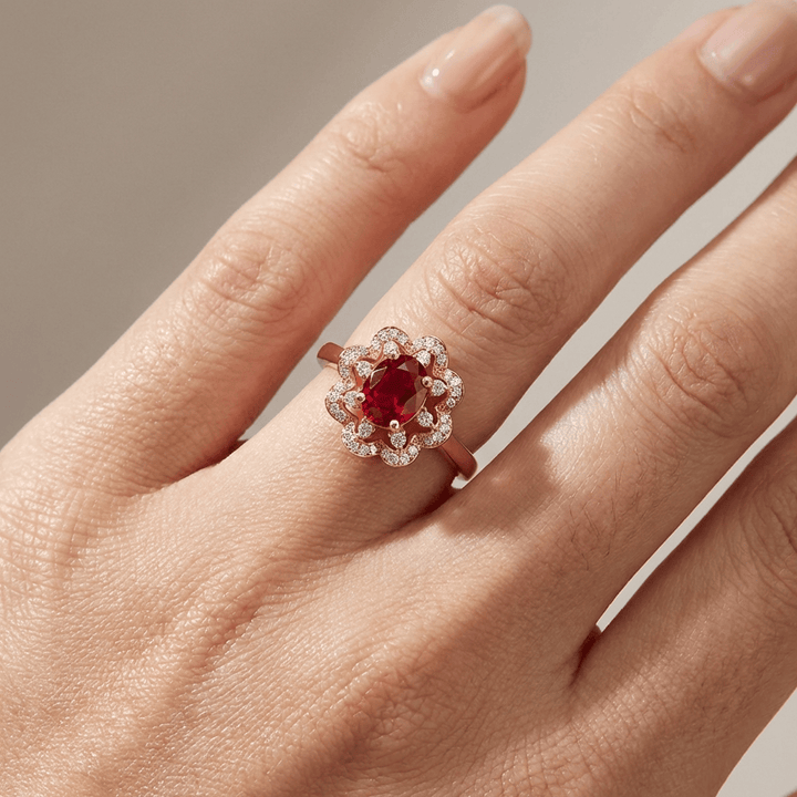 Anillo Halo con Rubí Rojo