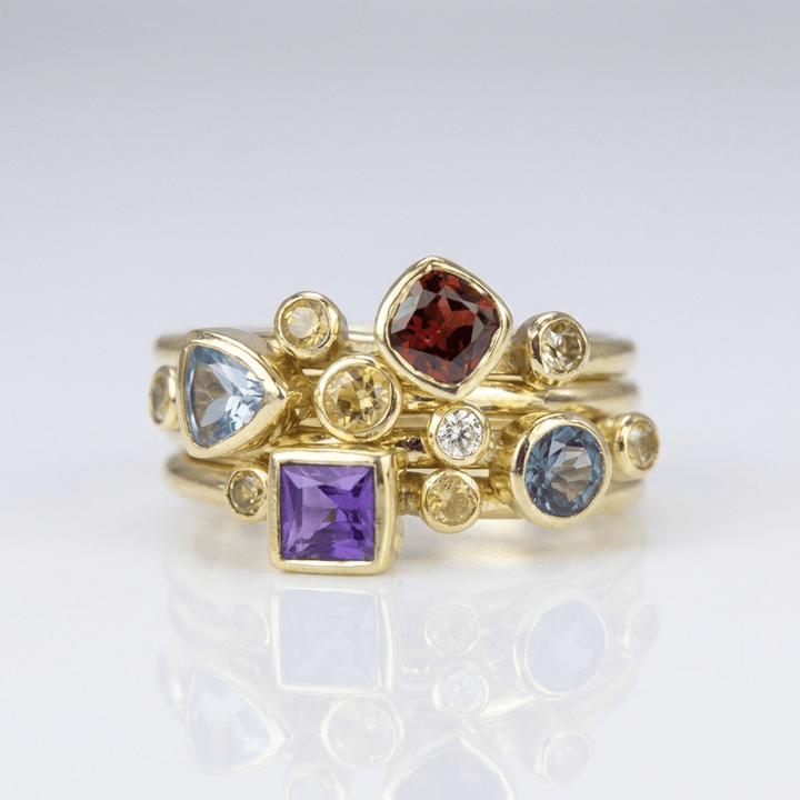 Conjunto Apilable con Piedra Colorido de Oro