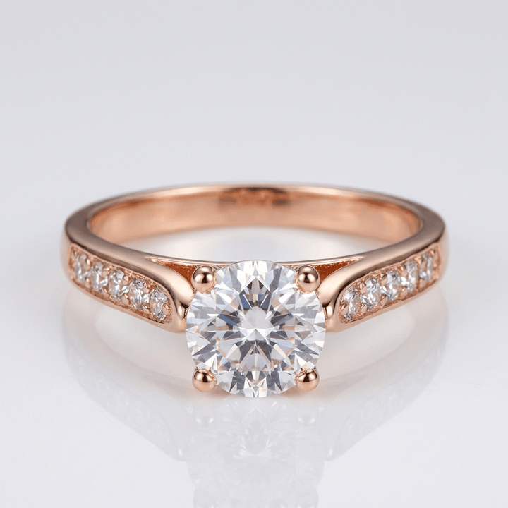 Anillo Clásico Redondo con Circonita