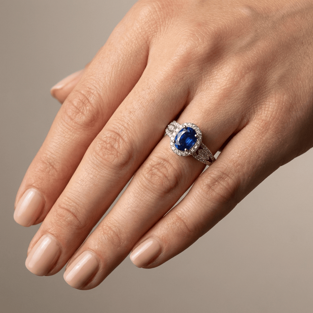 Anillo Vintage Halo con Zafiro