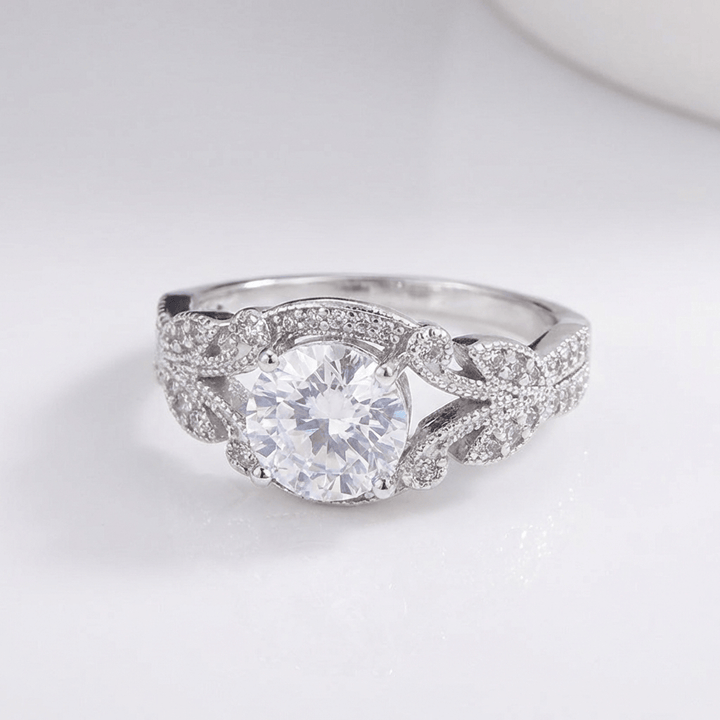 Anillo Vintage Trenzado con Circonita Plateado