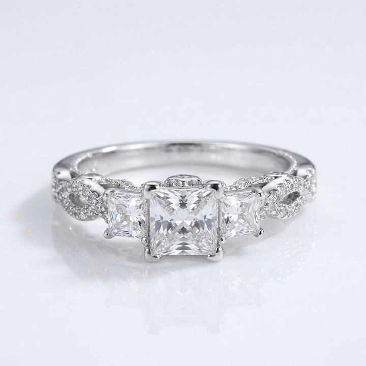 Anillo Trenzado con Piedra Plateado