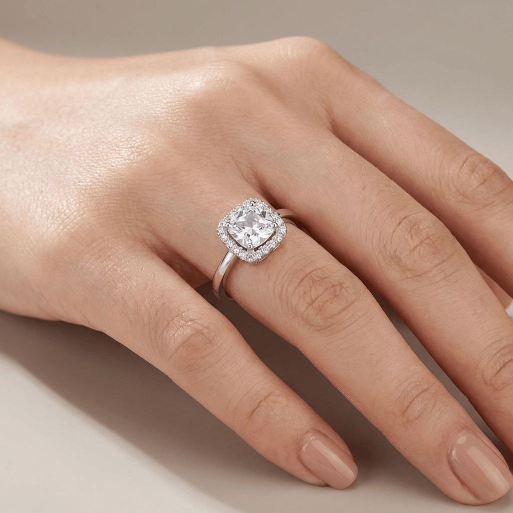 Anillo Halo con Circonita Plateado