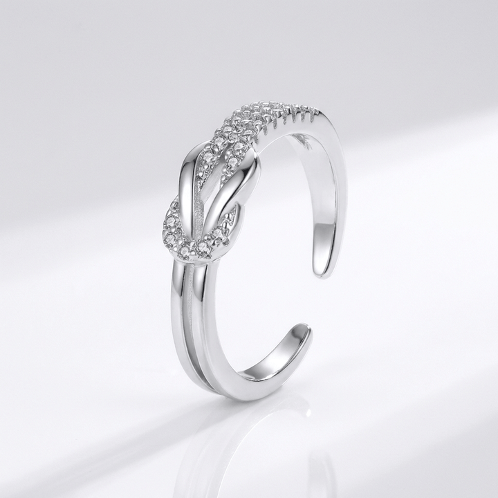 Anillo Envolvente Ajustable con Circonita Plateado