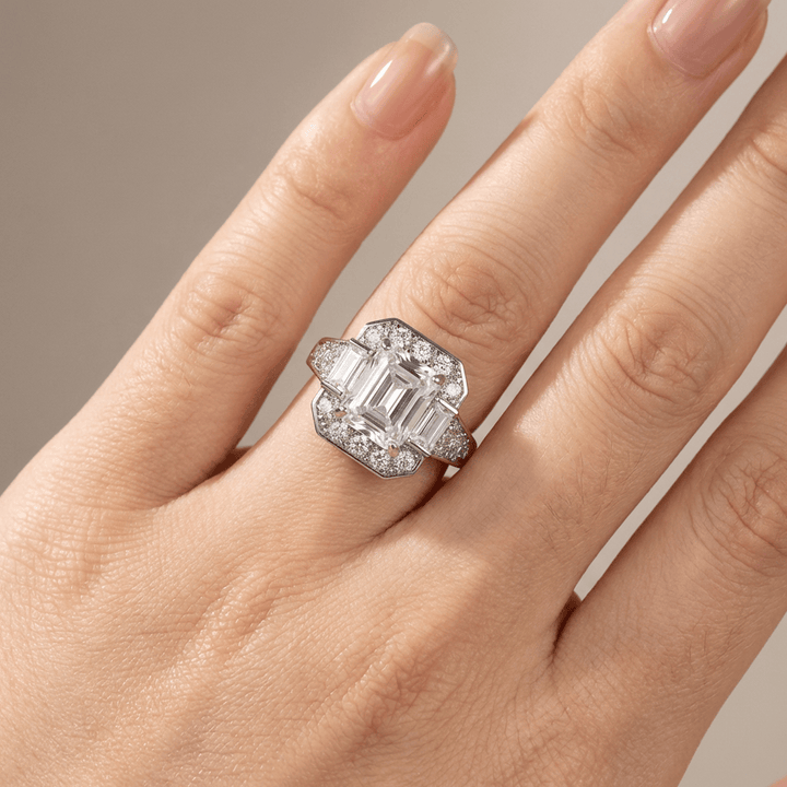 Anillo Rectangular con Circonita Plateado