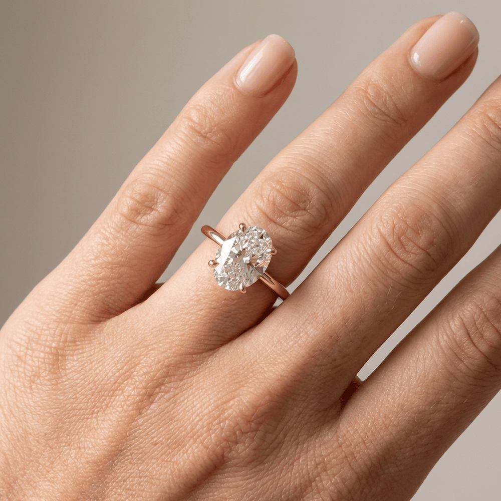 Anillo Ovalado Solitario con Cristal de Oro