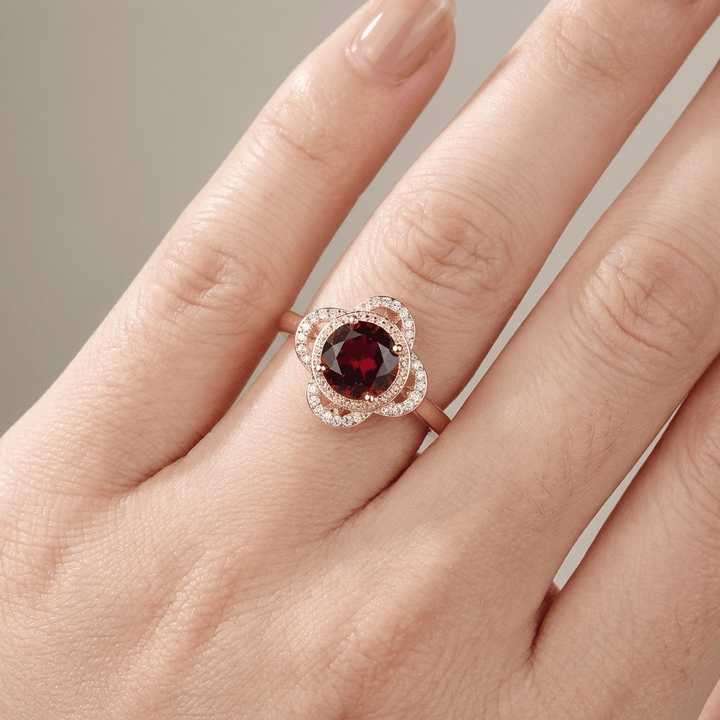 Anillo Halo con Rubí de Oro
