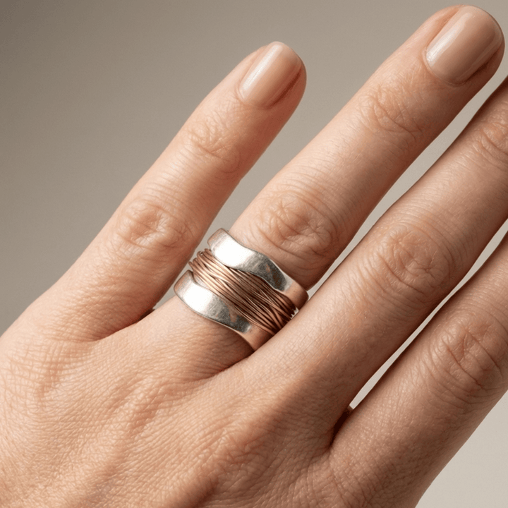 Anillo Hilo Dorado Envolvente