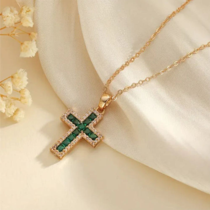 Collar Cruz de Esmeralda en Oro