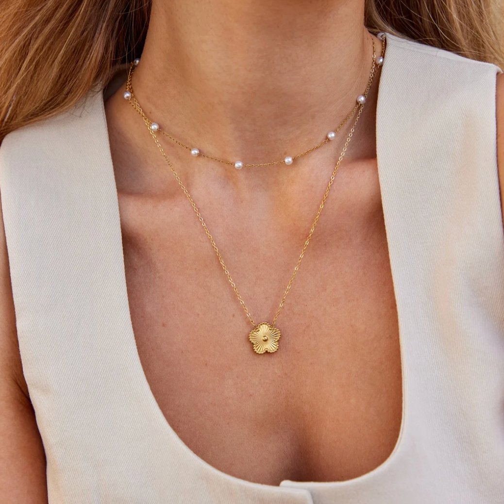 Collar de Perlas de Oro Sin Tiempo