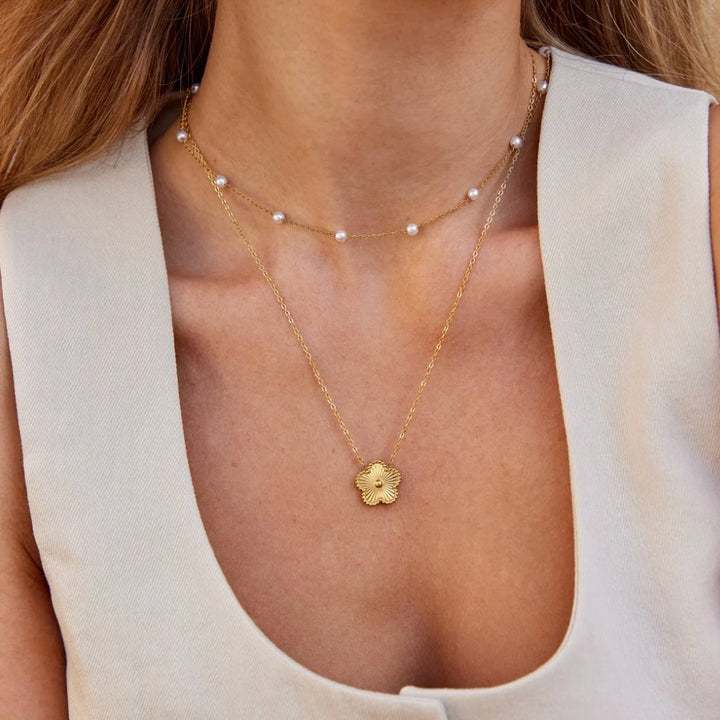 Collar de Perlas de Oro Sin Tiempo