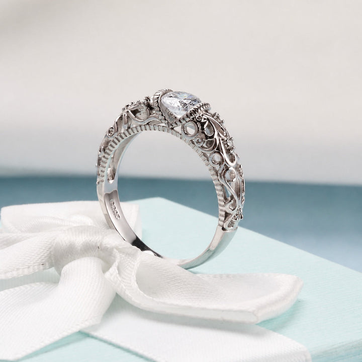 Anillo con Circonita Plateado