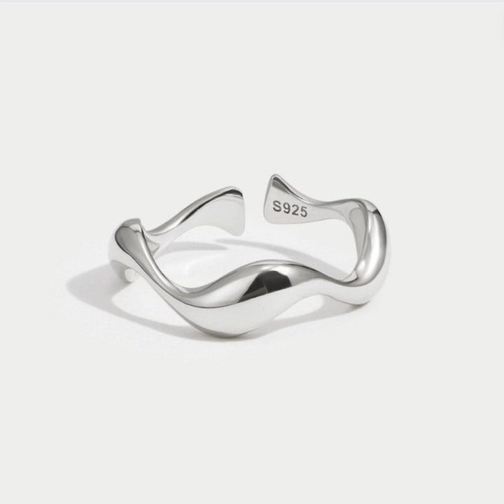 Anillo Minimalista Olas