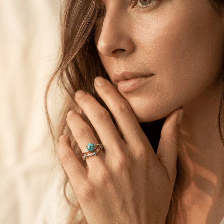 Anillo Oro Rosa con Piedra Turquesa