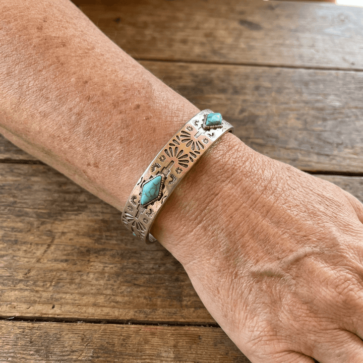 Brazalete Rígido Turquesa Grabado