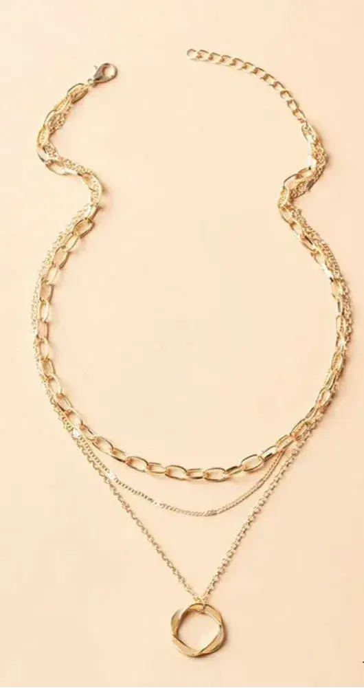 Collar Dorado en Capas con Colgante