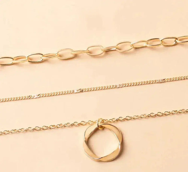 Collar Dorado en Capas con Colgante