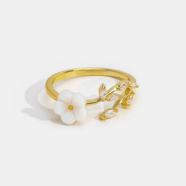 Anillo Flor Blanca Ajustable