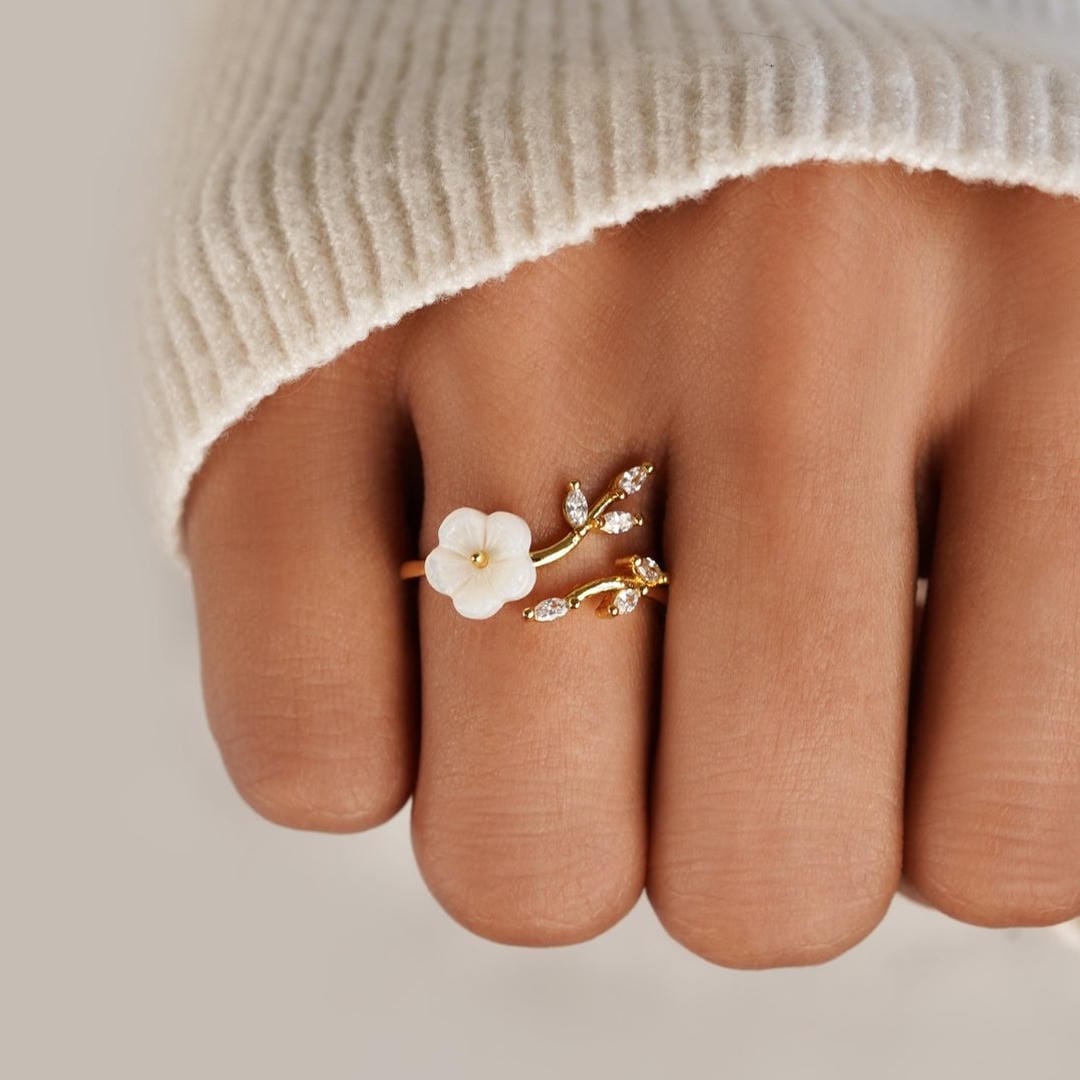 Anillo Flor Blanca Ajustable