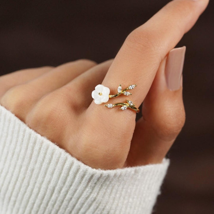 Anillo Flor Blanca Ajustable