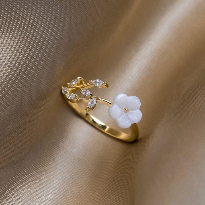 Anillo Flor Blanca Ajustable
