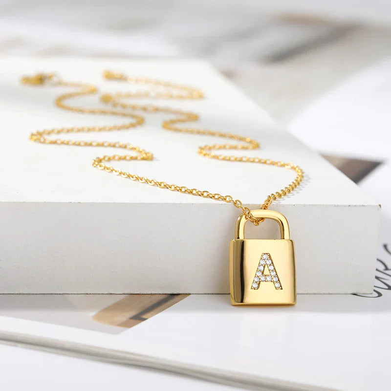 Collar del Candado de Inicial