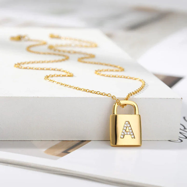 Collar del Candado de Inicial
